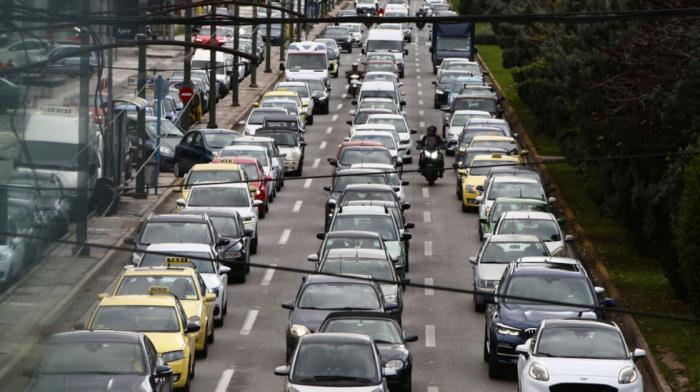 Πόσα ευρώ «καίμε» στο μποτιλιάρισμα; Το πραγματικό κόστος του «σταμάτα Πόσα ευρώ «καίμε» στο μποτιλιάρισμα; Το πραγματικό κόστος του «σταμάτα-ξεκίνα» για θερμικά, υβριδικά και EV