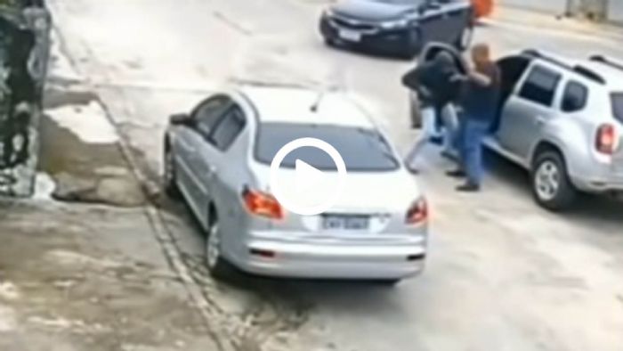 Έκλεψε το Duster αλλά δεν ήξερε από χειροκίνητο κιβώτιο