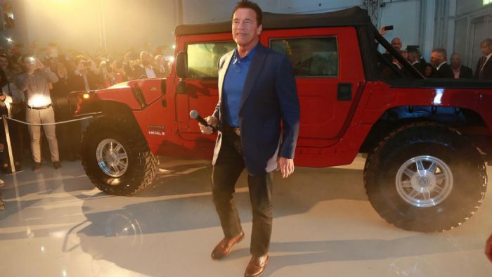 Ο Σβαρτσενέγκερ και το ηλεκτρικό Hummer (+vid)