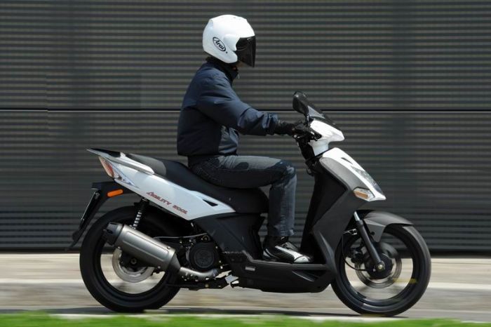 Το Agility City 200i διατίθεται σε τιμή προσφοράς και κοστίζει 1.995 ευρώ (χωρίς Ε.Τ.Τ.).