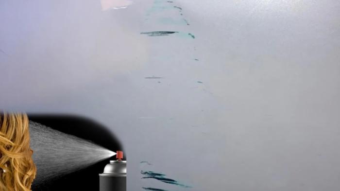 Το σπιτικό τρικ για να βγάζεις τις γρατζουνιές με ένα βρεγμένο πανί
