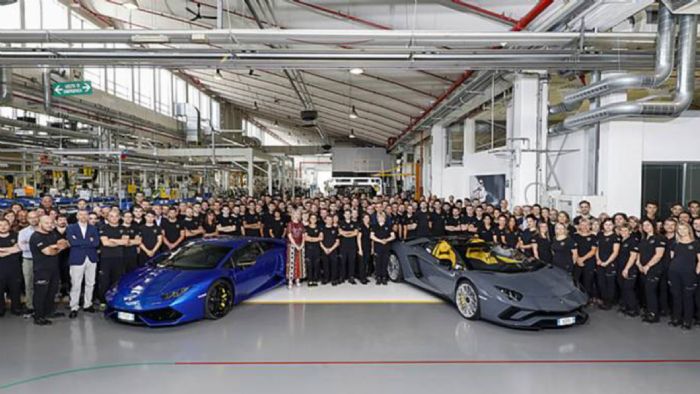 Δύο νέα επιτεύγματα που αφορούν τις πωλήσεις των Aventador και Huracan γιορτάζει πλέον η μάρκα.