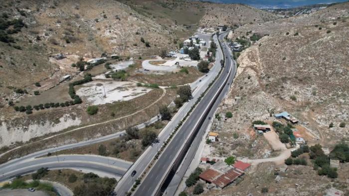 Τέλος ο κίνδυνος από τα βράχια στην Λ. Σχιστού-Σκαραμαγκά