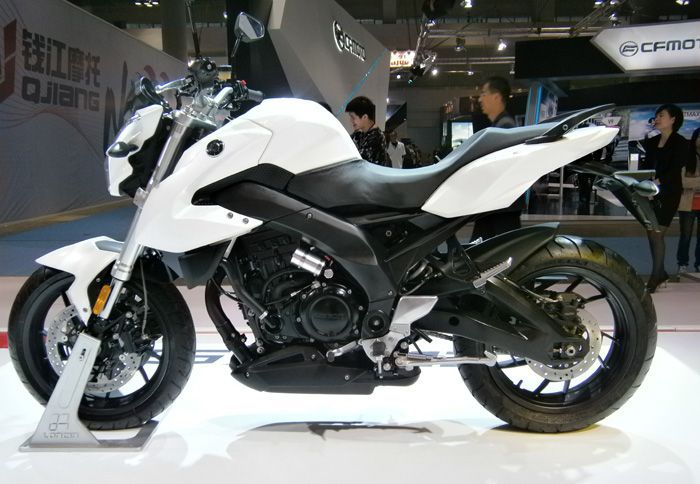 Εντυπωσιακή η εμφάνιση της Loncin CR9 η οποία θα πωλείται αποκλειστικά στην Κινέ Εντυπωσιακή η εμφάνιση της Loncin CR9 η οποία θα πωλείται αποκλειστικά στην Κινέζικη αγορά, σύμφωνα με εκπρόσωπο της εταιρίας.