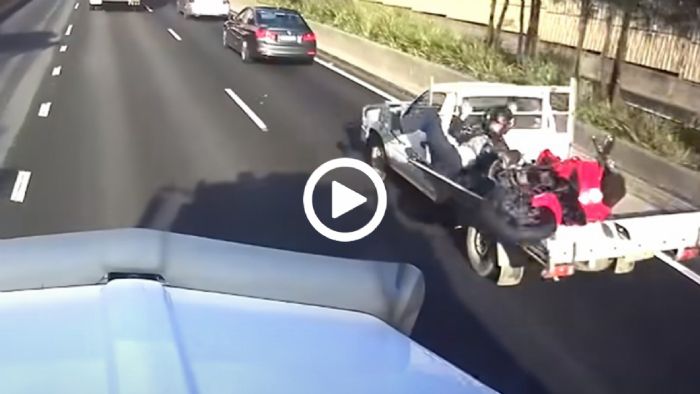 Από μάγκας μηχανόβιος έγινε σακούλα σε καρότσα