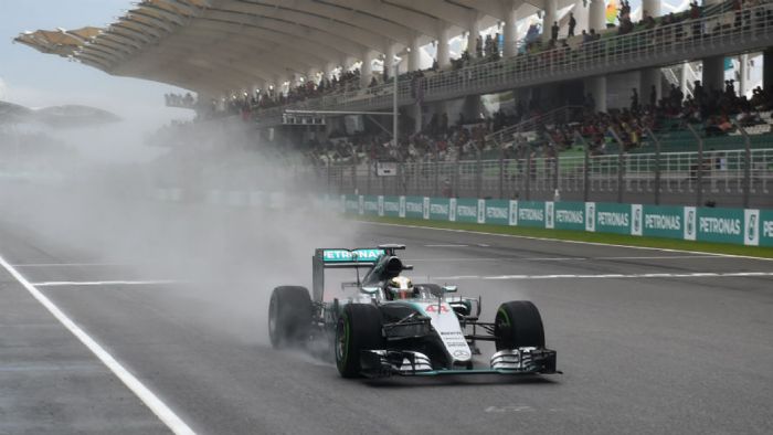 Ξεκινά 1ος ο Hamilton στη Μαλαισία Ξεκινά 1ος ο Hamilton στη Μαλαισία