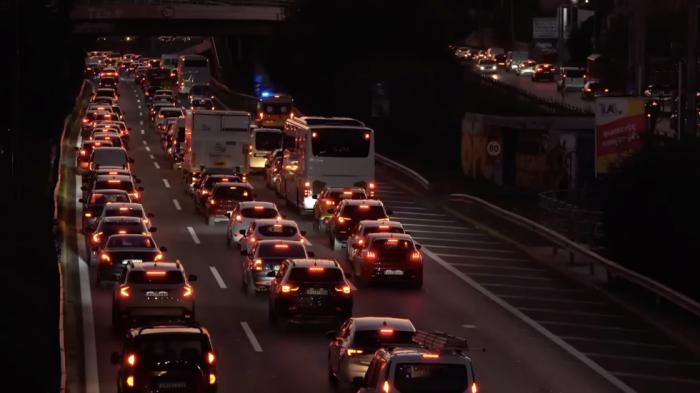 Σύσκεψη στο Μαξίμου για το κυκλοφοριακό: «Πακέτο» μέτρων τριών φάσεων με αιχμή τον Κηφισό