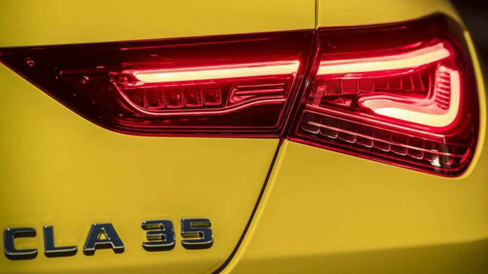 Την πρώτη εικόνα teaser της νέας Mercedes-AMG CLA 35 έδωσε στη δημοσιότητα η γερμανική εταιρεία.