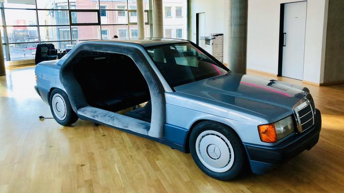 Η πιο εντυπωσιακή Mercedes-Benz 190 του κόσμου βρίσκεται στο Βερολίνο της Γερμανίας.