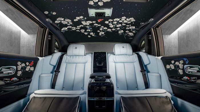 Τριανταφυλλένια Rolls-Royce Phantom