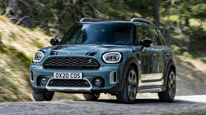 Βλέπετε το plug-in υβριδικό Cooper SE Countryman.