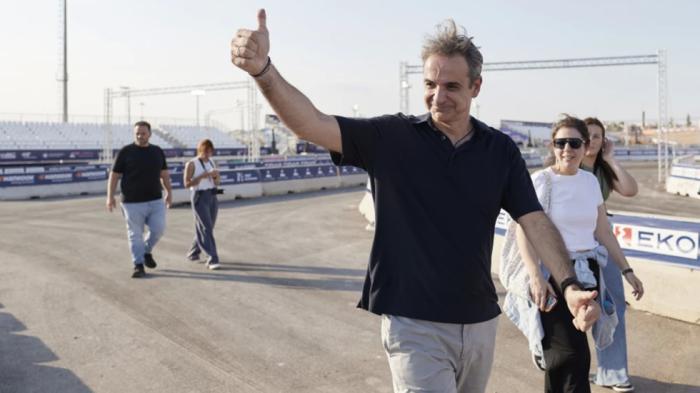 Μητσοτάκης: «Τις επόμενες ημέρες θα δούμε μειωμένες τιμές καυσίμων» Μητσοτάκης: «Τις επόμενες ημέρες θα δούμε μειωμένες τιμές καυσίμων»