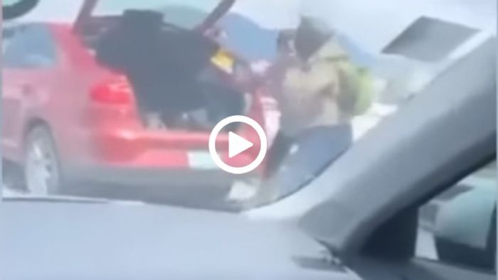 Έριξε από γέφυρα ντελιβερά επειδή τον γρονθοκόπησε