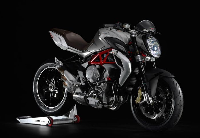 Το νέο Brutale 800 διαθέτει τον ίδιο τρικύλινδρο κινητήρα με το 675, αυξημένο, όμως σε χωρητικότητα και επιδόσεις.