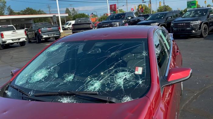 Καινούργιο αμάξι και να το πάρεις τρακαρισμένο. Γίνεται; Καινούργιο αμάξι και να το πάρεις τρακαρισμένο. Γίνεται;