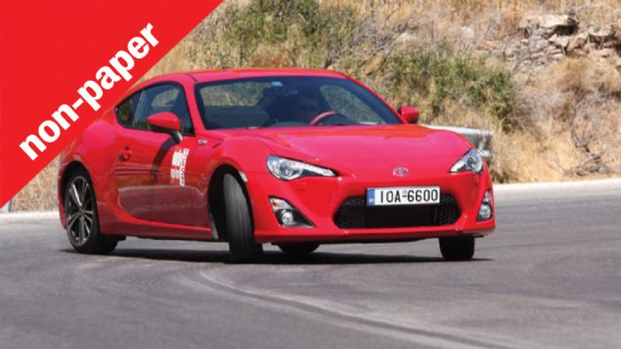 Το Toyota GT86 δεν έχει ένα εκρηκτικό 0-100 χλμ./ώρα είναι όμως σίγουρα ένα καθαρόαιμο σπορ αυτοκίνητο γιατί καταφέρει να διασκεδάσει τον οδηγό.	