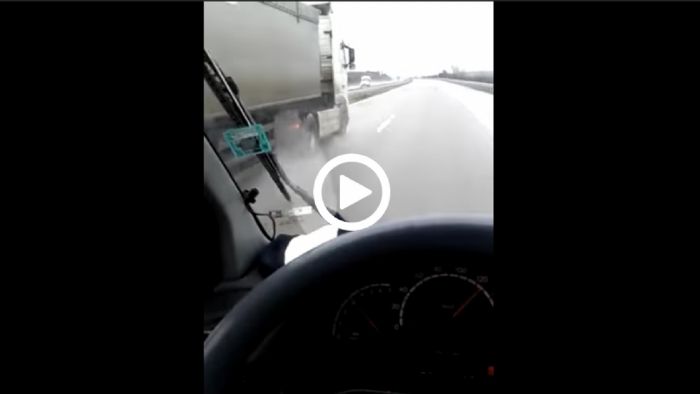 Φορτηγό προσπερνά με 140 km/h υπό βροχή