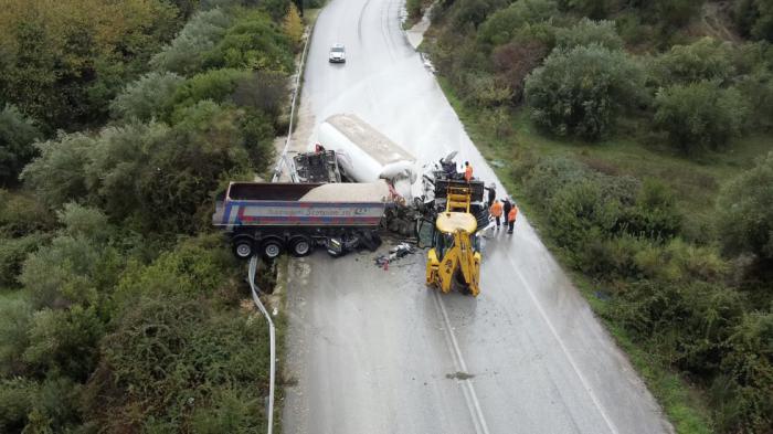 Σφοδρή σύγκρουση με 2 νταλίκες στον Αργυρότοπο Ηγουμενίτσας –Video