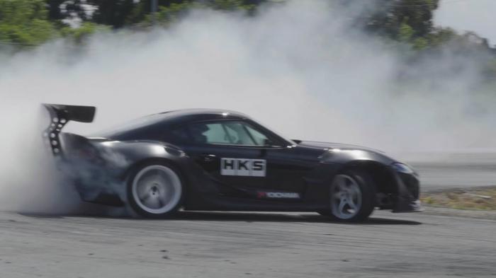Supra καίει λάστιχο (+vid) Supra καίει λάστιχο (+vid)