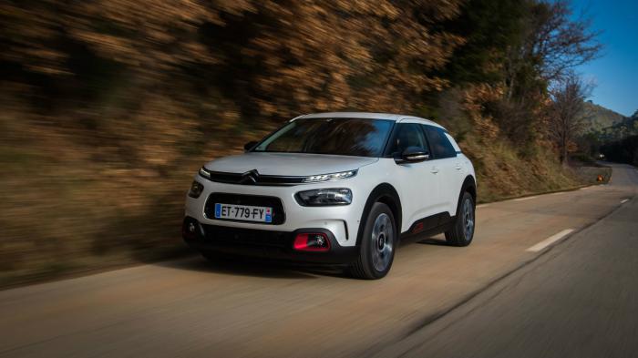 Νέα εξωτερική σχεδίαση για το Citroen C4 Cactus, που δείχνει πιο κομψό και πιο κοντά στα χάτσμπακ δεδομένα της κατηγορίας που καλείται πλέον να υπηρετήσει.