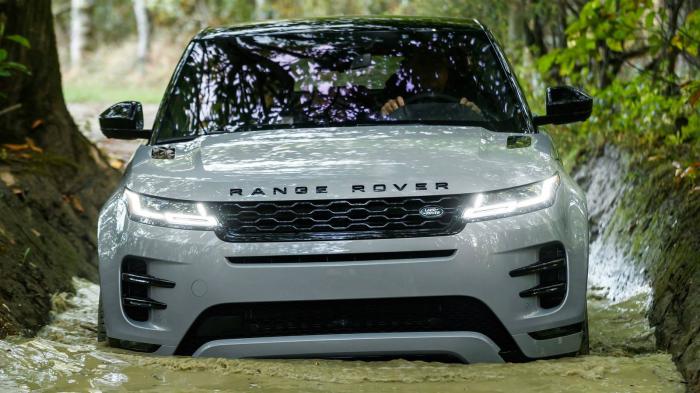 Όπως και στο Velar, εκτός από την νορμάλ σειρά το Evoque διατίθεται και με την R-Dynamic με σπορ σχεδιαστικά στοιχεία. Το νέο Evoque μπορεί να περάσει από νερό βάθους 60 εκ. (50 εκ. το προηγούμενο). 