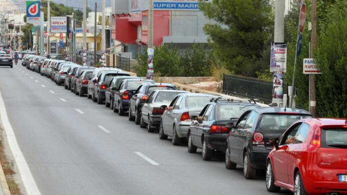 Πανικός στα βενζινάδικα της Αττικής: Ουρές και ελλείψεις λόγω της κρίσης στα Στενά του Ορμούζ