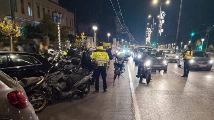 Αθήνα: Χειροπέδες σε 12 οδηγούς - 162 οχήματα έφυγαν με γερανό!