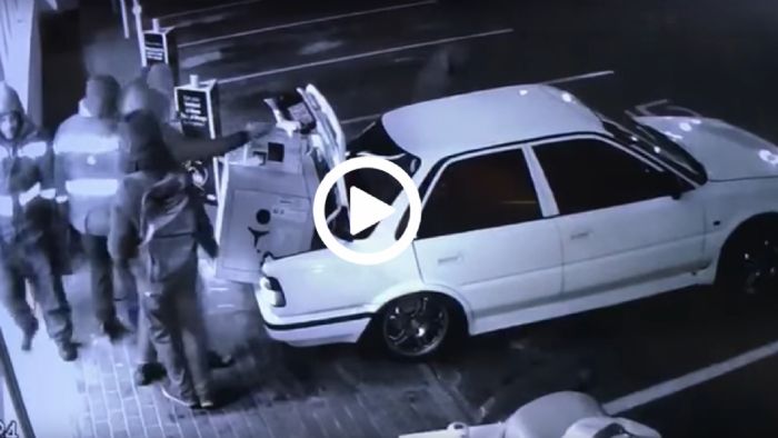 Δεν χωράει το καημένο! Δεν χωράει το καημένο!