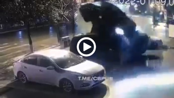 «Πήδηξε» τρία αυτοκίνητα και...πάρκαρε!
