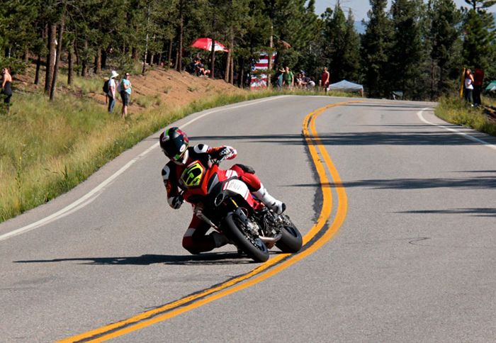 Βίντεο: Ανάβαση στο Pikes Peak