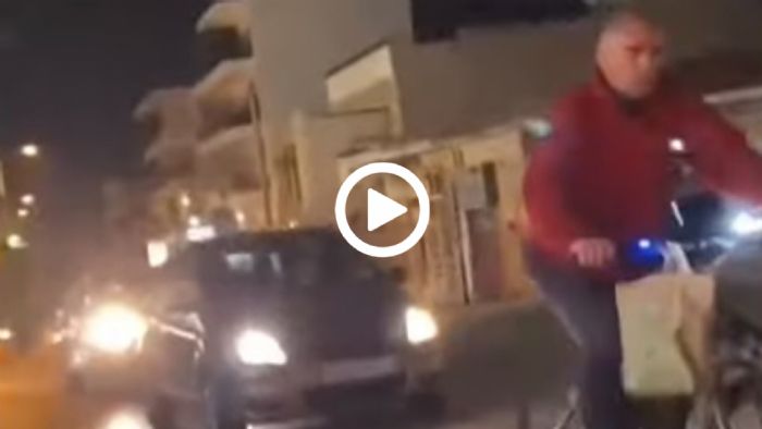 Έβριζε τα θεία και έριχνε καντήλια γιατί... τον προσπερνούσαν!