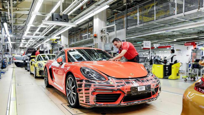 Η Porsche «χρυσώνει» τους υπαλλήλους της Η Porsche «χρυσώνει» τους υπαλλήλους της