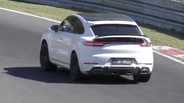 H Porsche οδήγησε τη νέα Cayenne Coupe στο Ring.