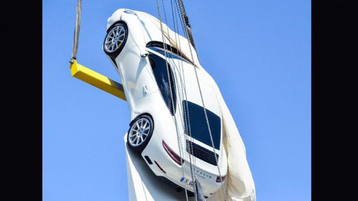 Ο Αίολος θέλησε να δει την ανανεωμένη Porsche και φύσηξε λιγάκι παραπάνω για να μας την αποκαλύψει...