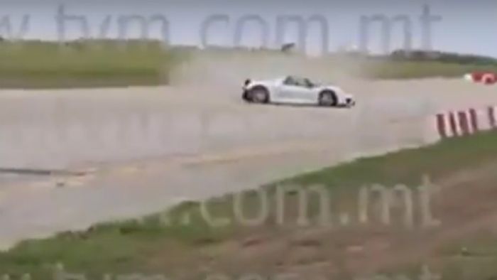 Porsche πέφτει σε θεατές (+videos) Porsche πέφτει σε θεατές (+videos)