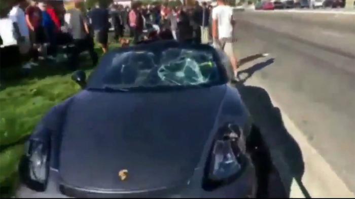 Porsche τραυματίζει 11 άτομα (+vid) Porsche τραυματίζει 11 άτομα (+vid)