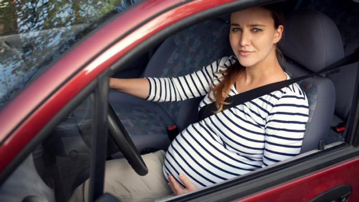 Δείτε τι πρέπει να προσέχουν όσες έγκυες έχουν σκοπό να πιάσουν τιμόνι.