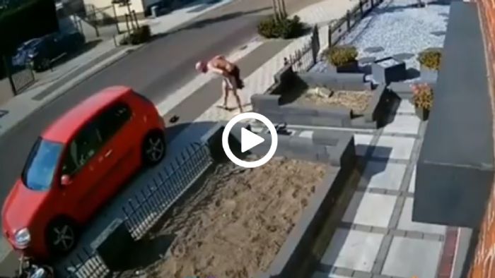 Aυτό πρέπει να... πόνεσε! Aυτό πρέπει να... πόνεσε!