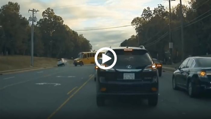 VIDEO: Τον βρήκε το σχολικό στην παράνομη προσπέραση