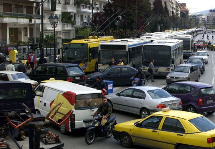 Σε συνθήκες πυκνής κίνησης, ο αναβάτης οφείλει να είναι πολύ πιο προσεκτικός.