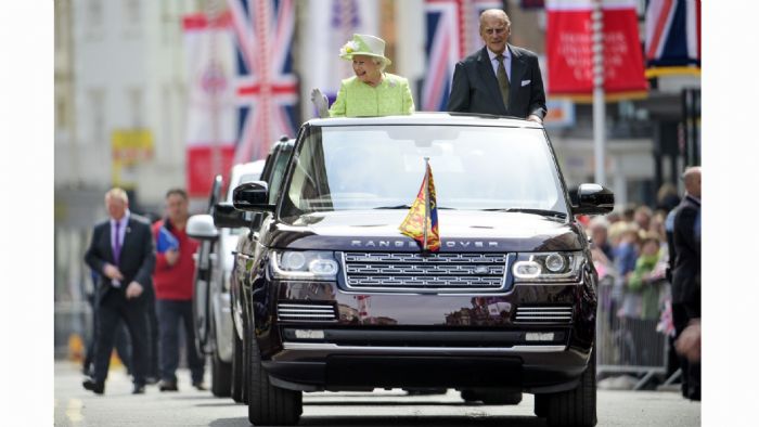 Η Βασίλισσα Ελισάβετ Β` του Ην. Βασιλείου, αλλά και ο άντρας της, Πρίγκηπας Φίλιππος Δούκας του Εδιμβούργου, έχουν στην κατοχή τους μια cabrio έκδοση του «κανονικού» Range Rover.