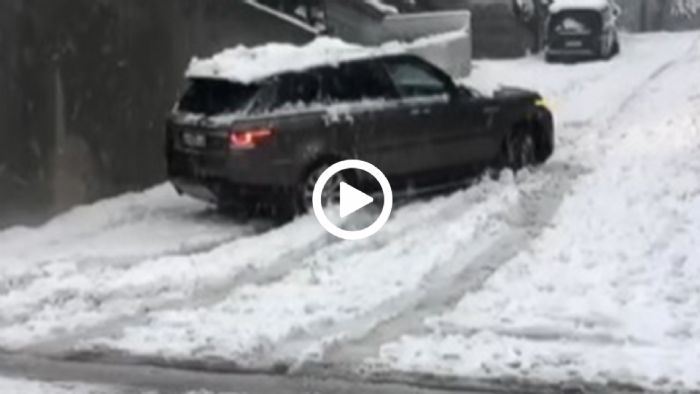 Range Rover με χιονολάστιχα αδυνατεί να ανέβει ανηφορίτσα!