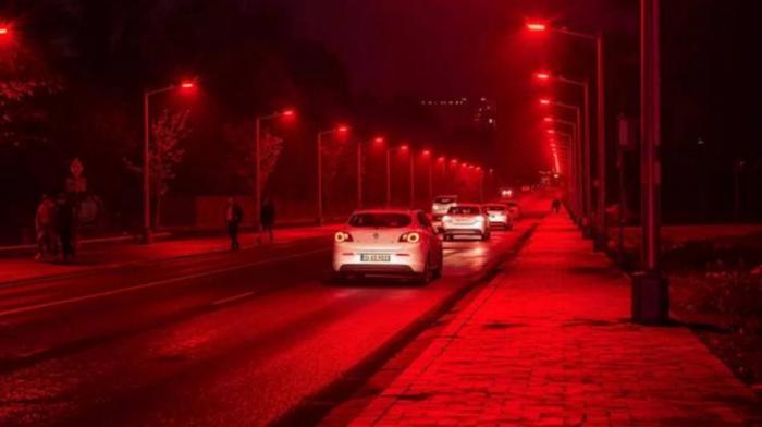 Κόκκινα φανάρια στους δρόμους: Όχι, δεν γίναμε Τρούμπα -Είναι η νέα τάση στην Ευρώπη!
