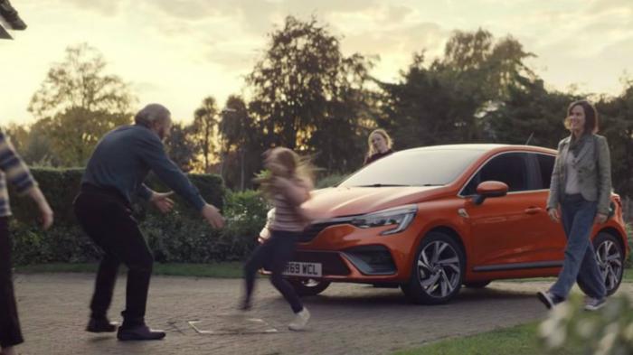 Love story δύο γυναικών η νέα διαφήμιση του Renault Clio.    
