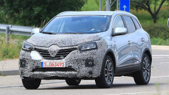 Πάνω στην ανανέωση του Kadjar εργάζεται η Renault και οι κατασκοπευτικοί φωτογραφικοί φακοί εντόπισαν το μοντέλο να δοκιμάζεται στους δημόσιους δρόμους. 