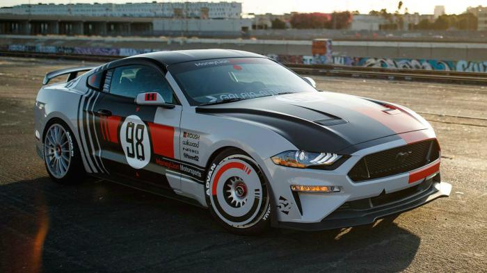 H Mustang GT έκανε το ντεμπούτο της με ρετρό διάθεση και 700 ίππους.