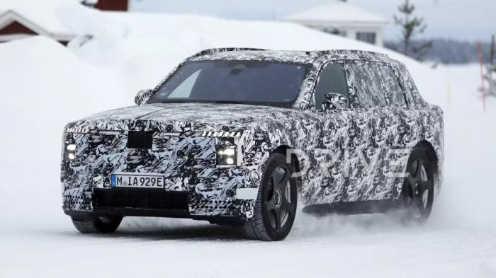 Rolls-Royce Cullinan: το υπερπολυτελές SUV θα μπαίνει στην πρίζα πριν το 2030