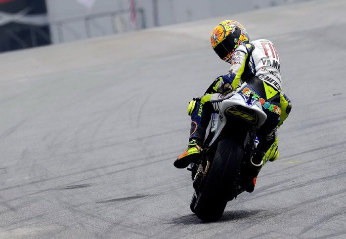 Ο μέγιστος, ο θεαματικός, ο εκπληκτικός Valentino Rossi, τελειώνει τη συνεργασία του με τη Ducati, και αναμένεται να επιστρέψει στη Yamaha το 2013!