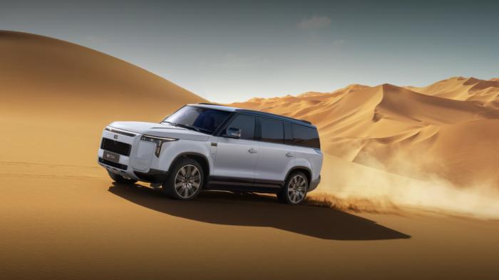 Rox Motors Adamas: Το πολυτελές SUV που παίρνει την «ανάγκη»... πολύ σοβαρά