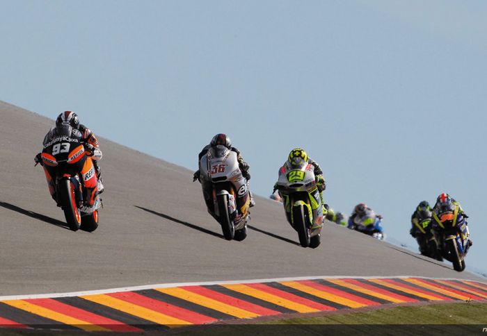 Ο Marq Marquez πήρε μια πολύτιμη νίκη, και αποσπάστηκε 43 βαθμούς, 1ος στο πρωτά Ο Marq Marquez πήρε μια πολύτιμη νίκη, και αποσπάστηκε 43 βαθμούς, 1ος στο πρωτάθλημα.